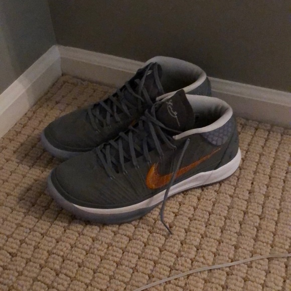 kobe ad grey snakeskin